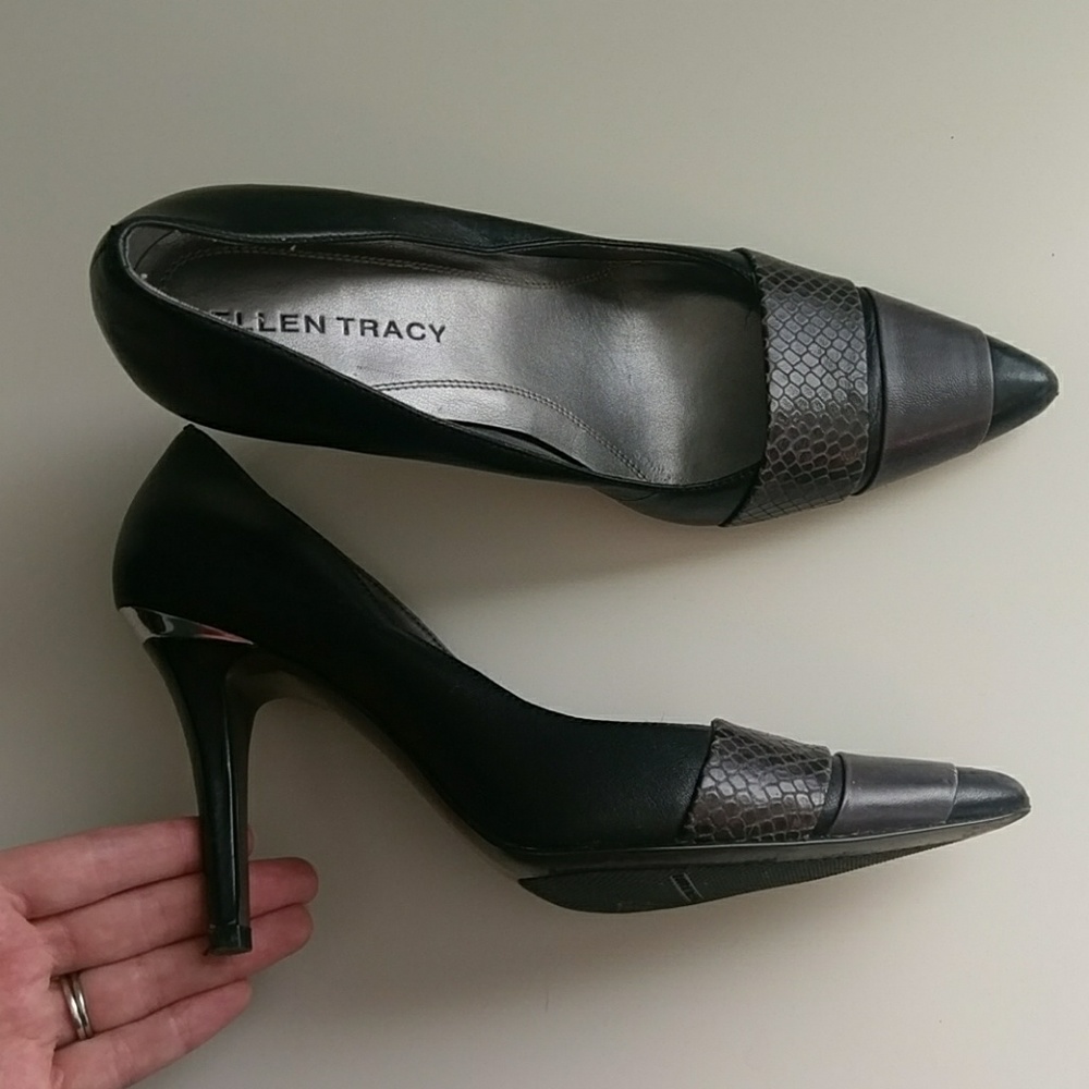 Ellen Tracy snakeprint heels